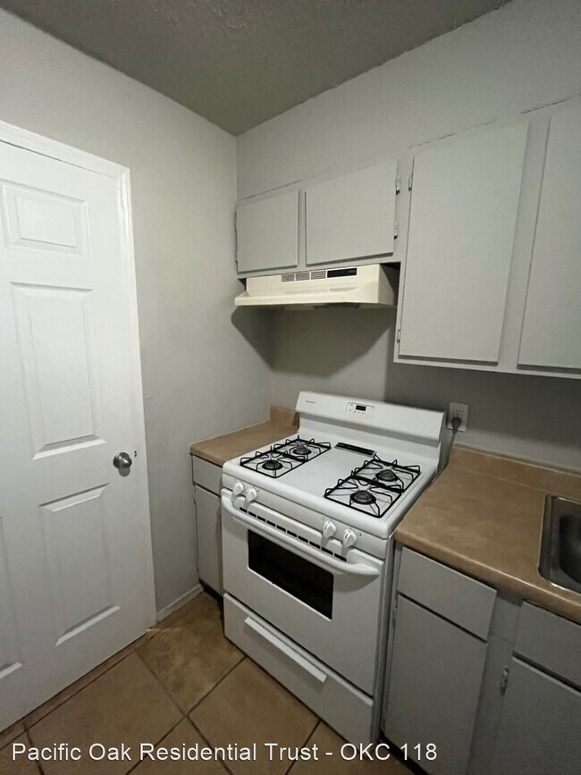 Foto del edificio - 3 br, 1 bath House - 201 NW 121st St