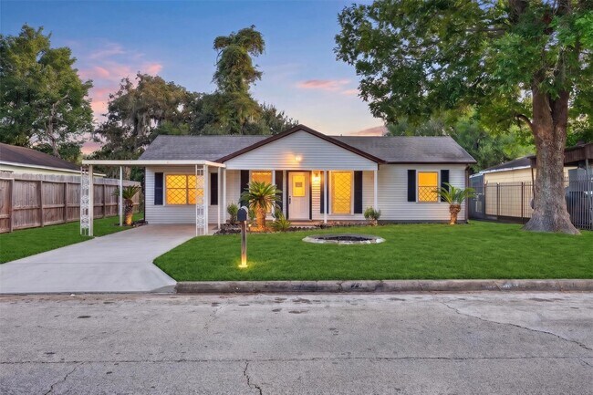 Foto del edificio - 7315 Marilyn Ln