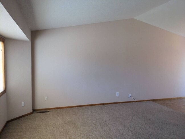 Building Photo - Single Level 3/2 Home in SW Redmond! 2903 ...