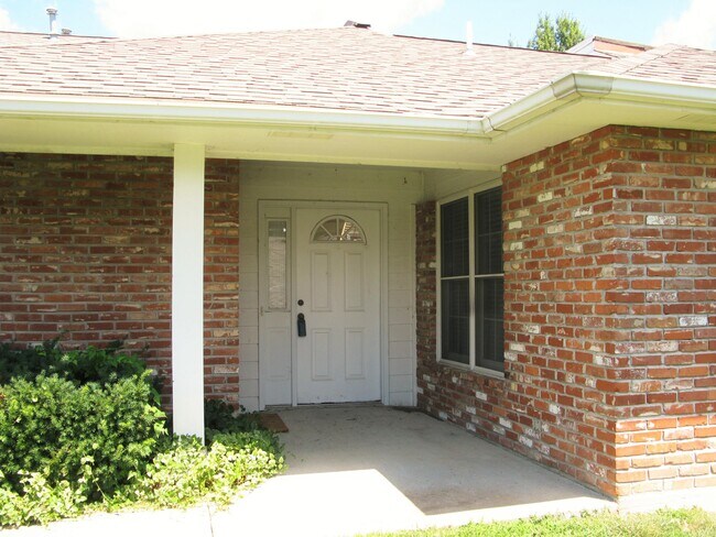 Building Photo - 4802 Bethel St