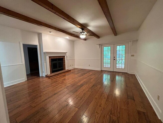 Foto del edificio - NE Acreage Home in Top School District