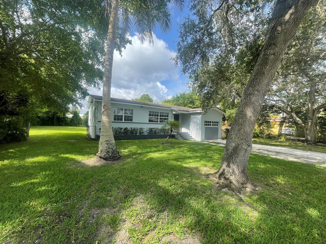 Primary Photo - 6022 SW 58th St