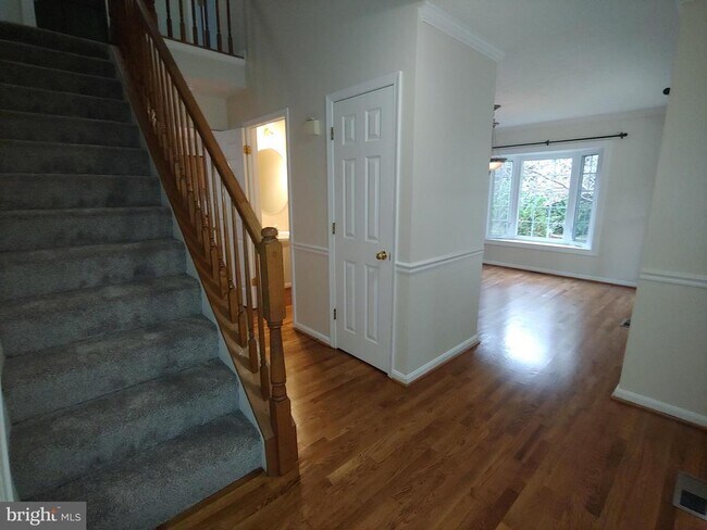 Foto del edificio - 2331 Golden Chapel Rd