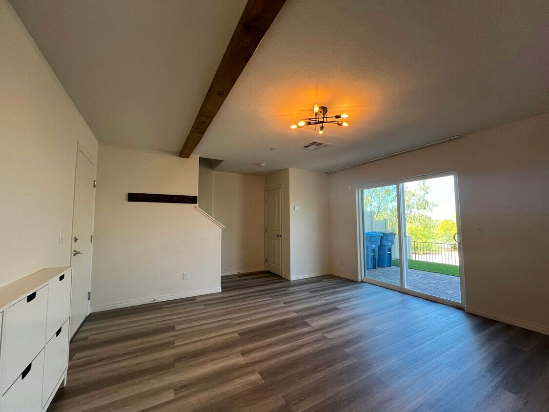 Foto principal - 3736 Enchanted Sky St