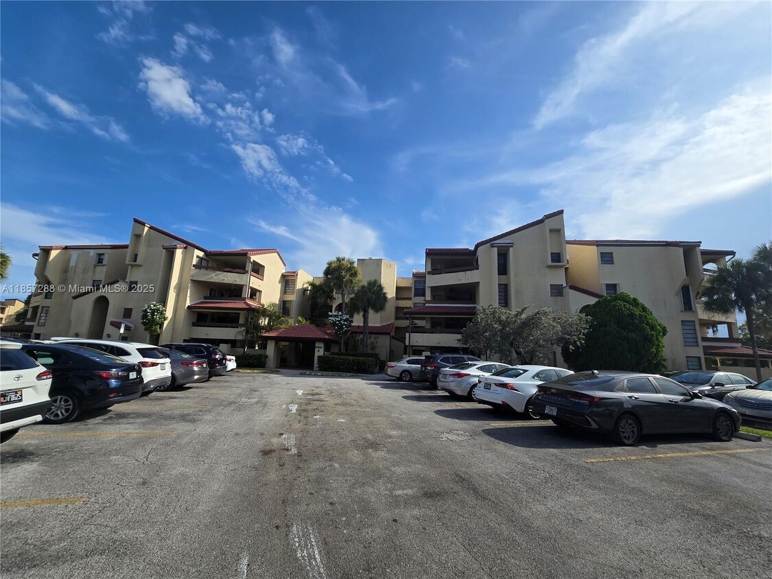 Building Photo - 8850 SW 123rd Ct