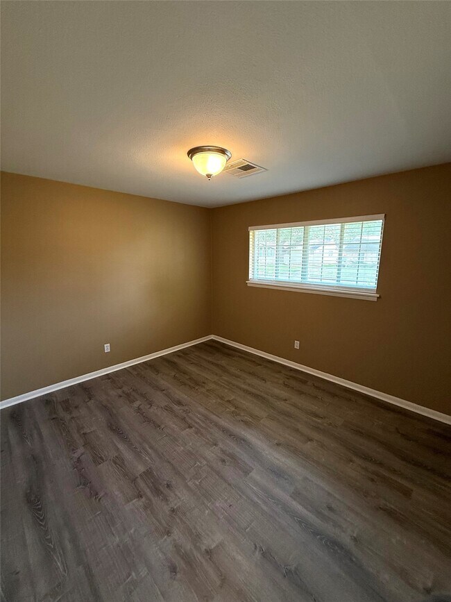 Foto del edificio - 5811 McKnight St