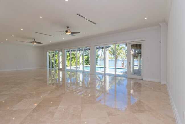 Foto del edificio - 425 N Shore Dr