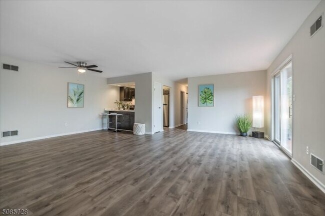 Foto del edificio - 317 Ringwood Ave