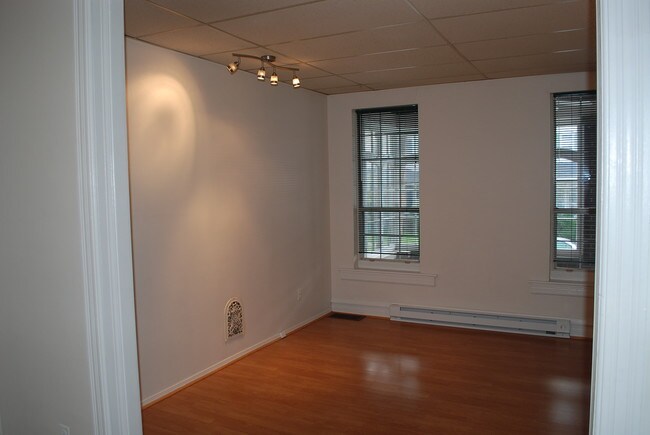 Living room - 223 N 16th St