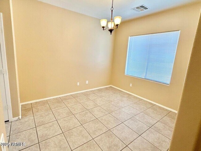Foto del edificio - 11621 W Western Ave