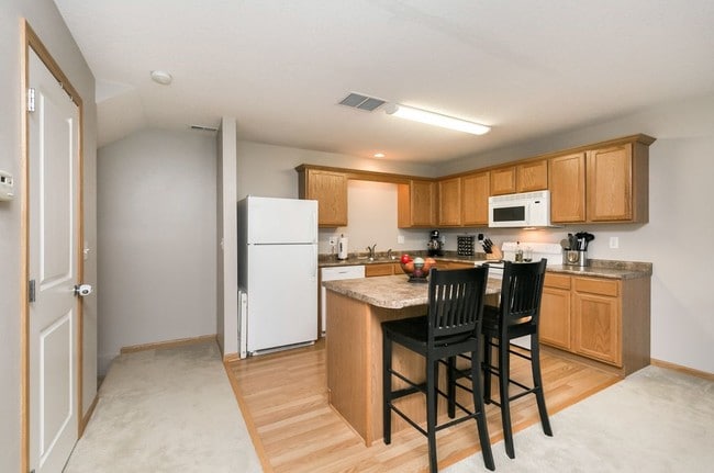 Building Photo - 304 NE Kingwood