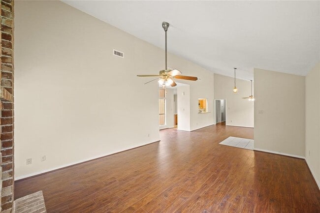 Building Photo - 3409 Meadway Dr