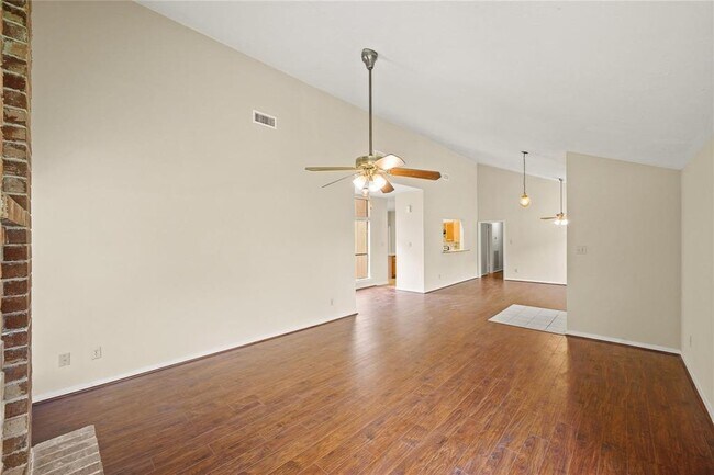 Foto del edificio - 3409 Meadway Dr