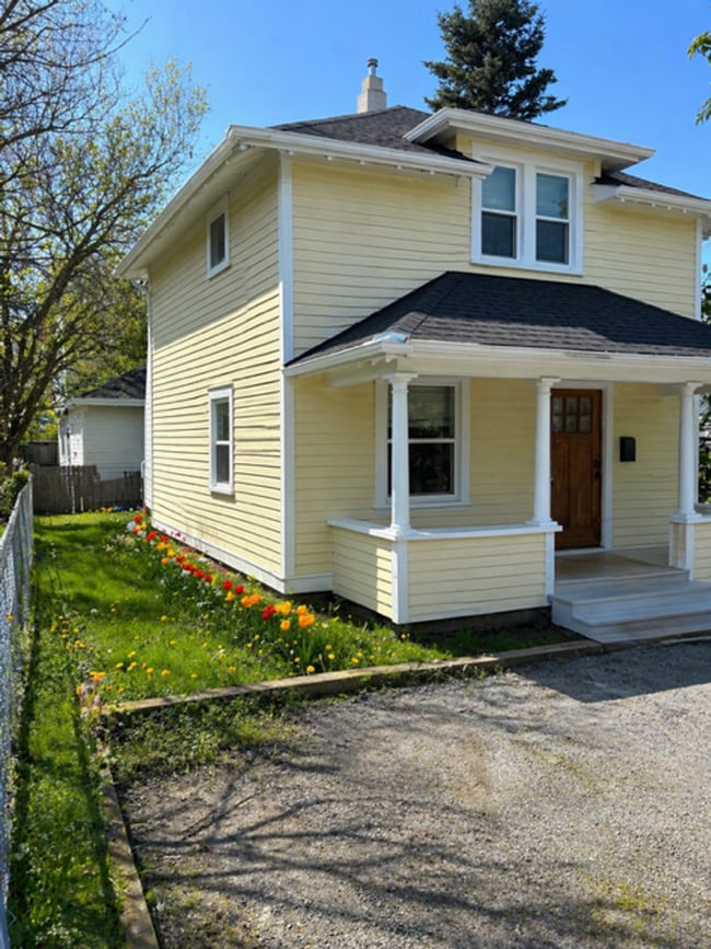 Building Photo - 1247 Franklin St