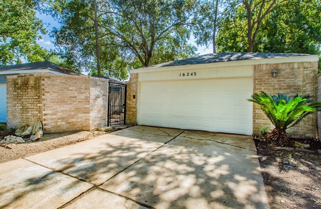 Foto principal - 16243 Olive Glen Dr