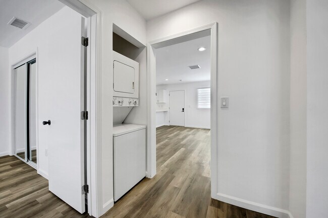 Foto del edificio - 2233 Riverdale Ave