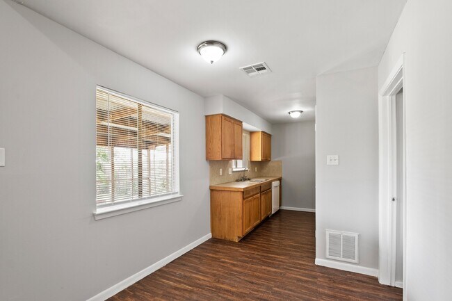 Foto del edificio - 13426 Edgeboro St
