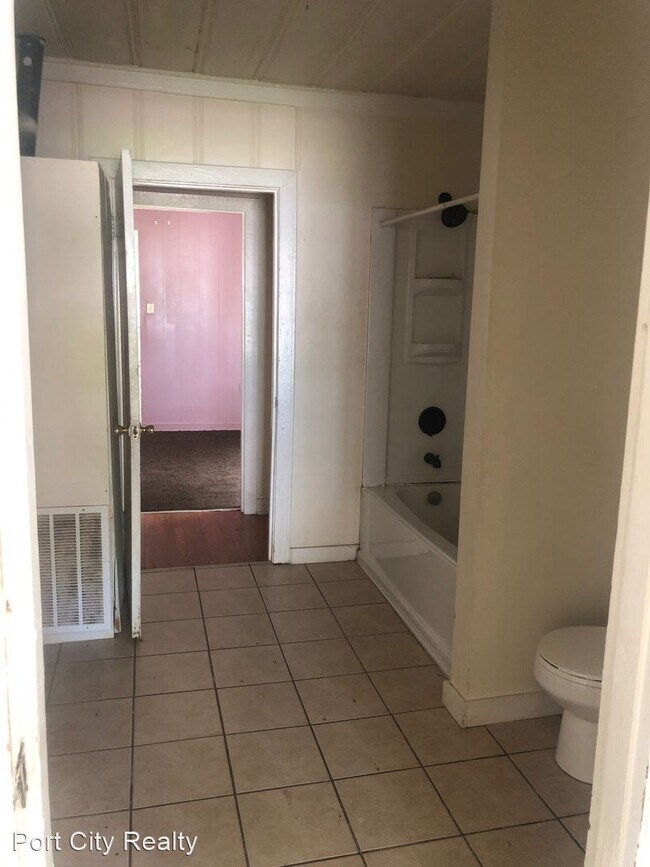 Building Photo - 3 br, 1 bath House - 2536 Lamar St.