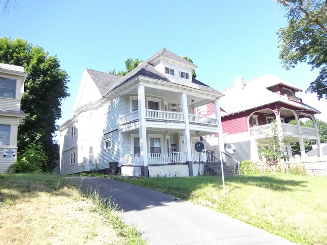 Building Photo - 2319 E Genesee St