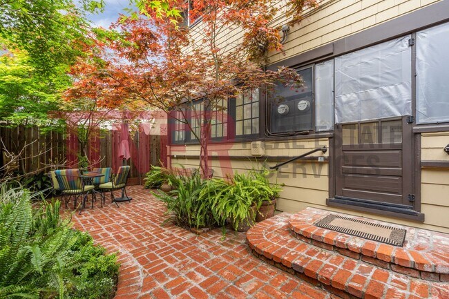 Foto del edificio - 2165 Portola Way