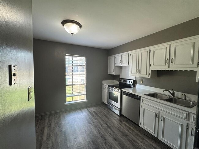 Building Photo - 578 Hollow Wood Rd