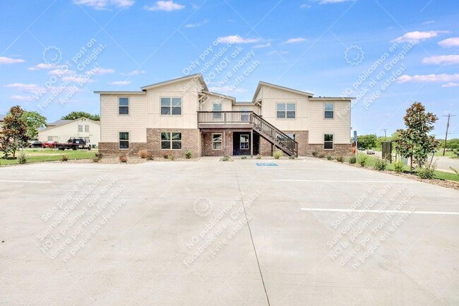 Foto del edificio - 2200 Creekside Ln