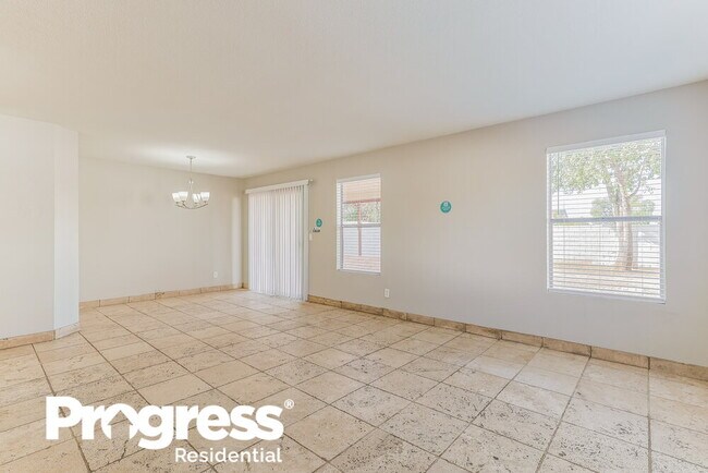 Building Photo - 532 N Nassau