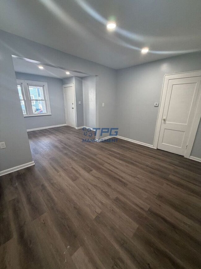 Building Photo - 134 Dewey St