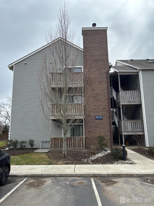 Building Photo - 1203 E Ravens Crest Dr