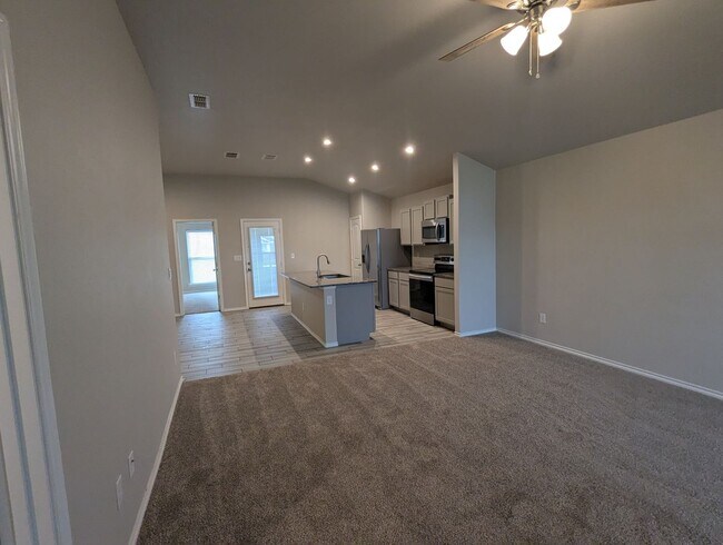 Building Photo - Beautiful Maintained home in Bellfarms