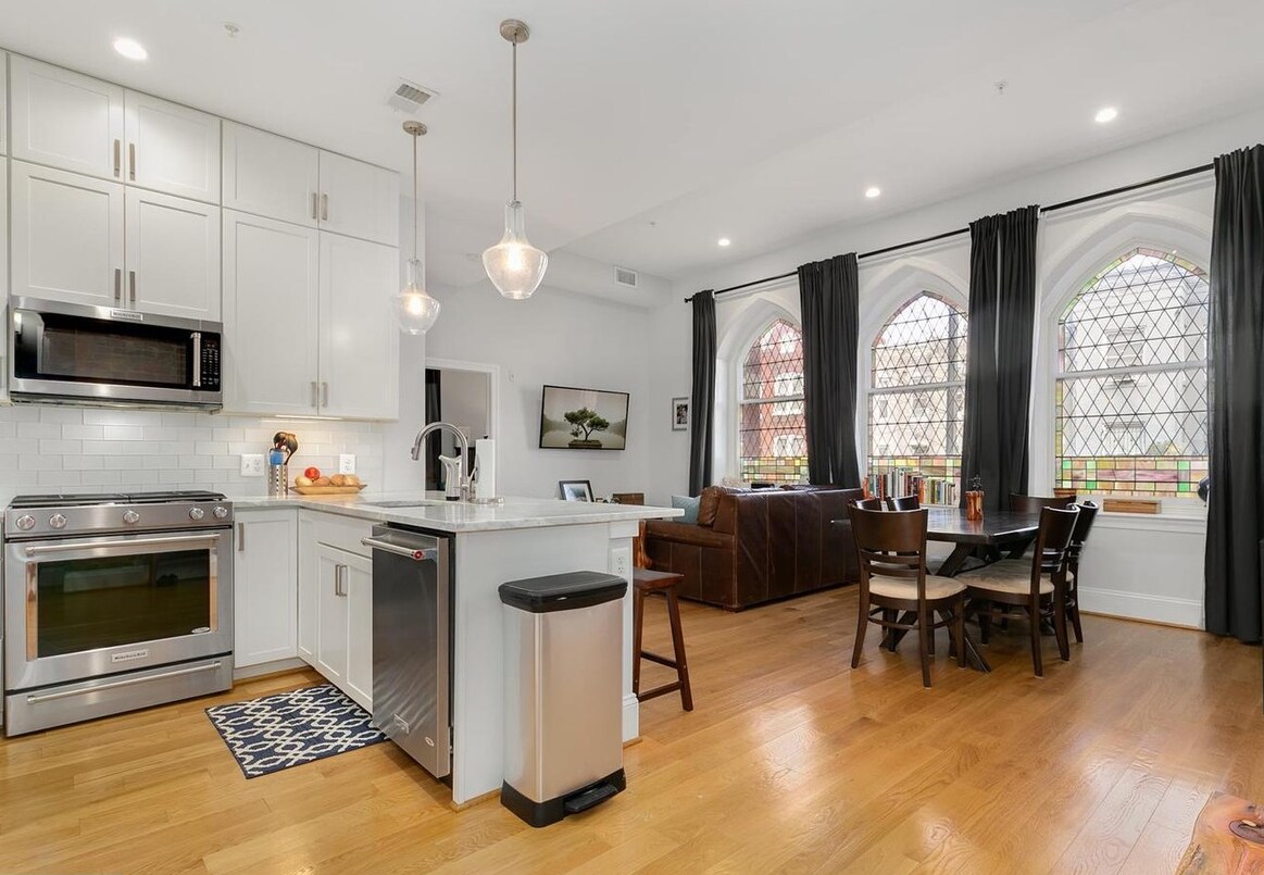 Primary Photo - 819 D St NE
