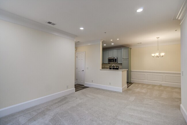 Living area to kitchen - 901 Canenaugh Dr