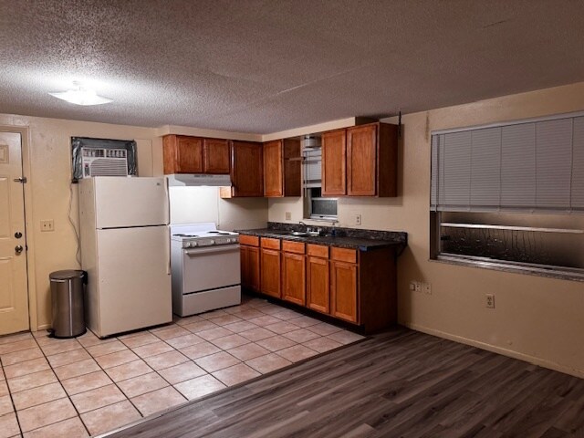 Kitchen - 8125 Cass Rd