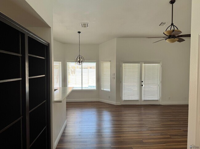 Foto del edificio - 3648-3614 W 14th St