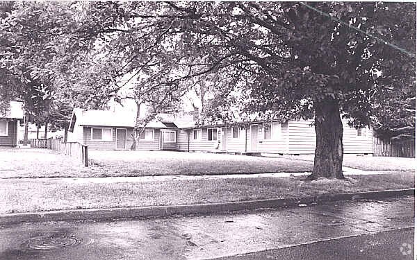 Building Photo - 8309-8329 N Dwight Ave
