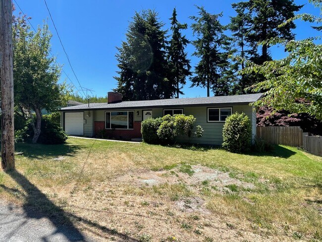 Foto del edificio - Pet Friendly 3 Bedroom with Spacious Yard!