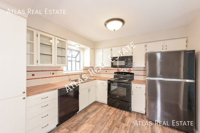Building Photo - 2 WEEKS FREE RENT IF MOVED IN BY 9/30!  La...