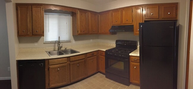 Building Photo - 3 Bedroom Shaler Townhouse