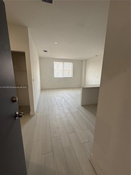 Foto del edificio - 909 E 24th St