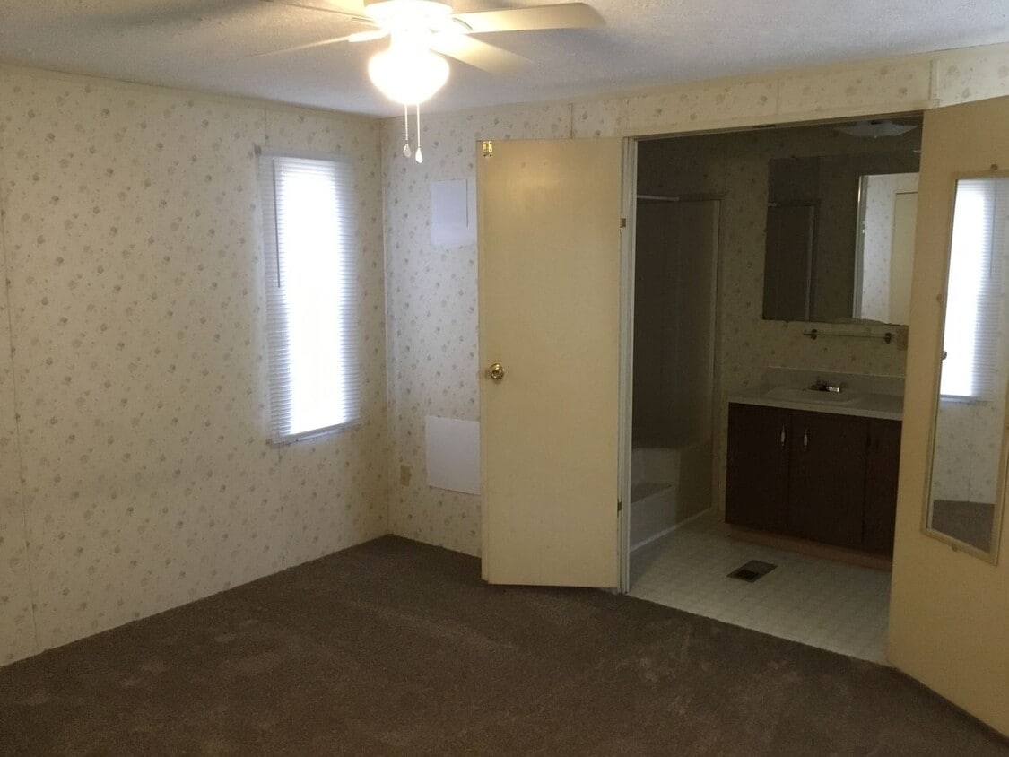 Foto del edificio - NOW AVAILABLE! 3 Bedroom 2 Bath Home on 1....