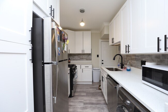 Foto del edificio - 3839 N Greenview Ave