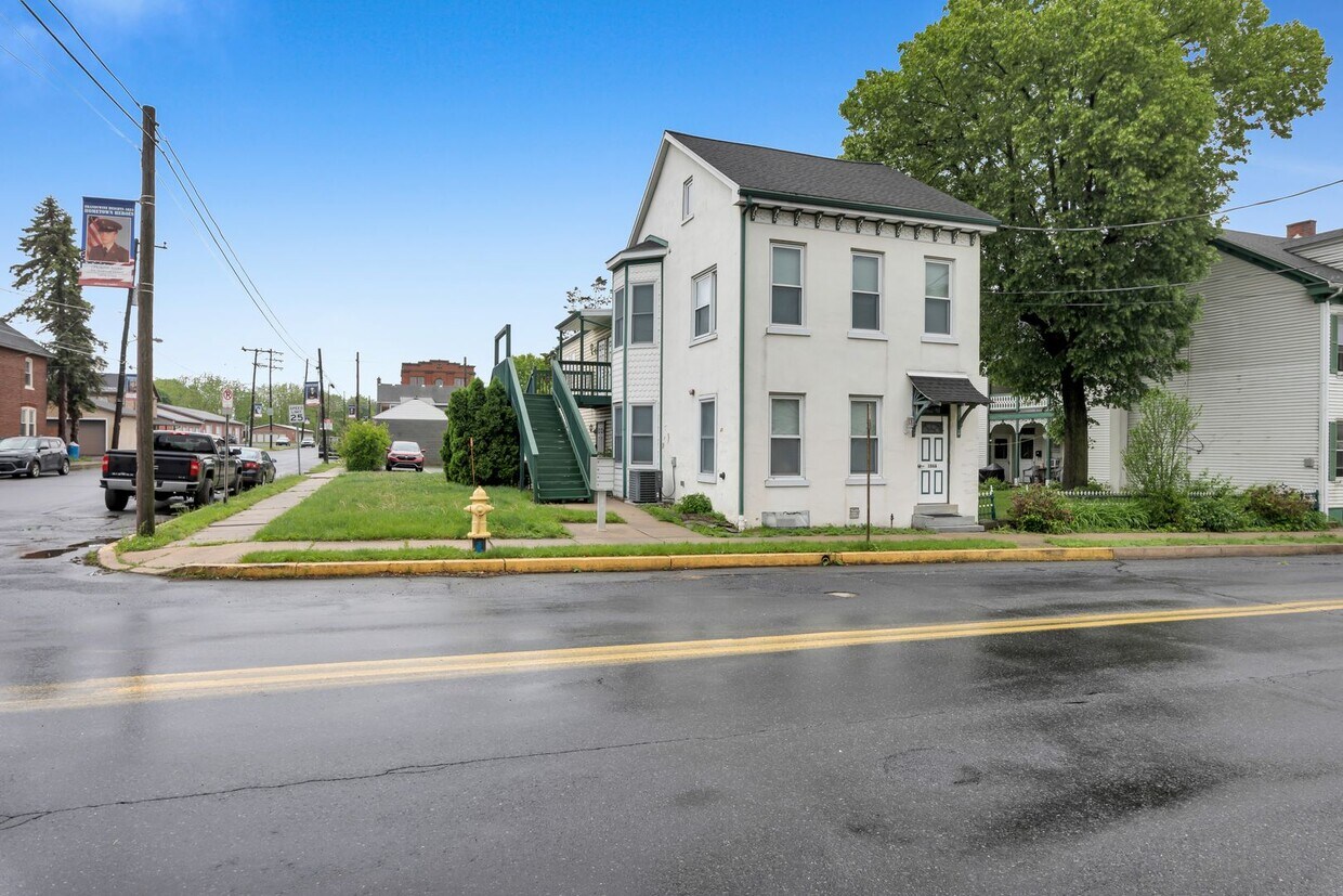 Foto principal - 106 N Main St
