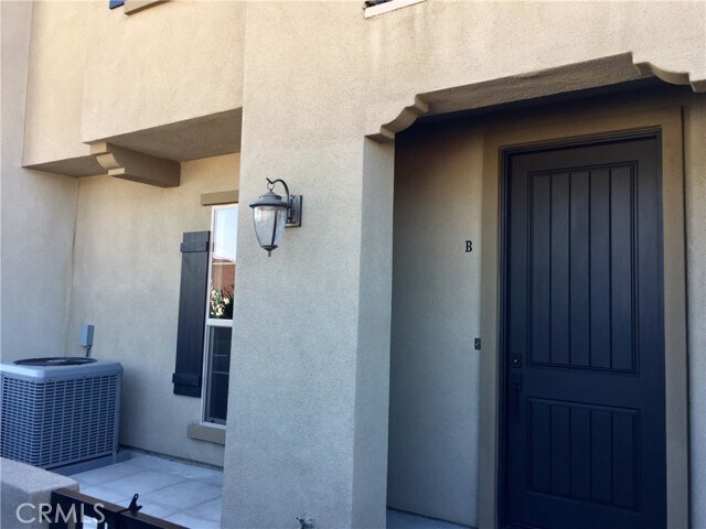 Building Photo - 338 N Azusa Ave