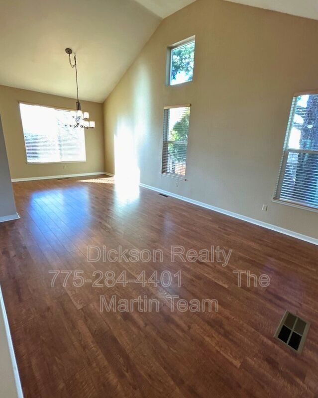 Building Photo - 1685 Southview Dr