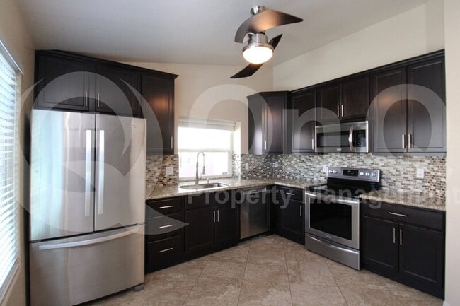 Building Photo - 7113 N 28th Dr