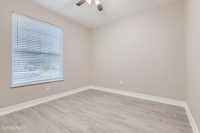 Foto del edificio - 3 br, 2 bath House - 1005 E 108Th Avenue UNIT