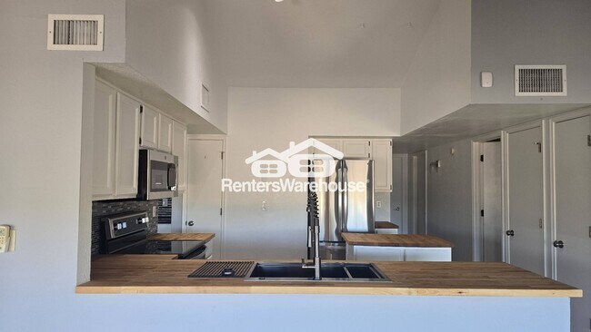 Building Photo - 2693 W Calle De Dalias