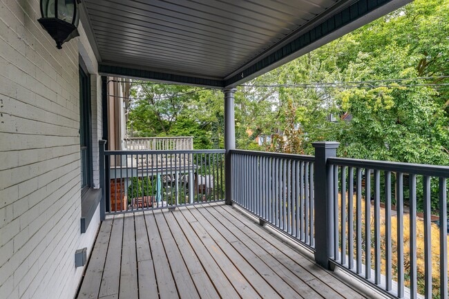 Building Photo - 412 Wellesley St E