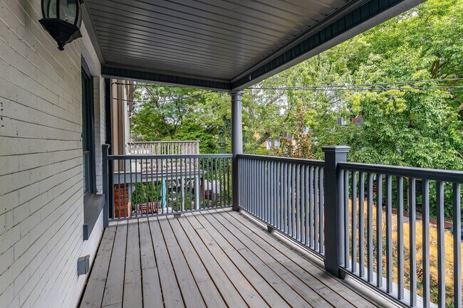 Photo du bâtiment - 412 Wellesley St E