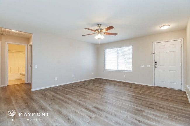 Building Photo - 1902 S Ocotillo Dr